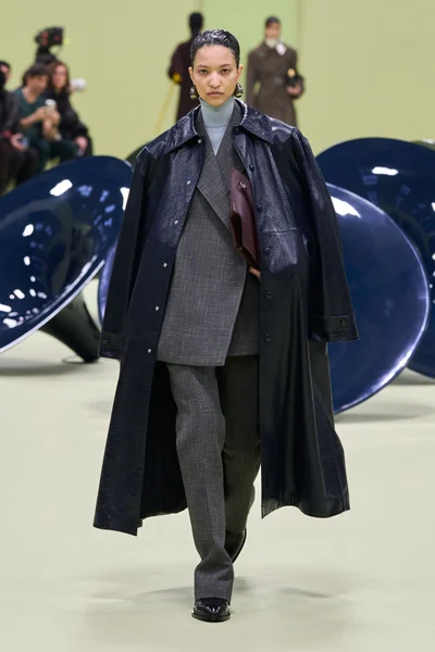 Look 18